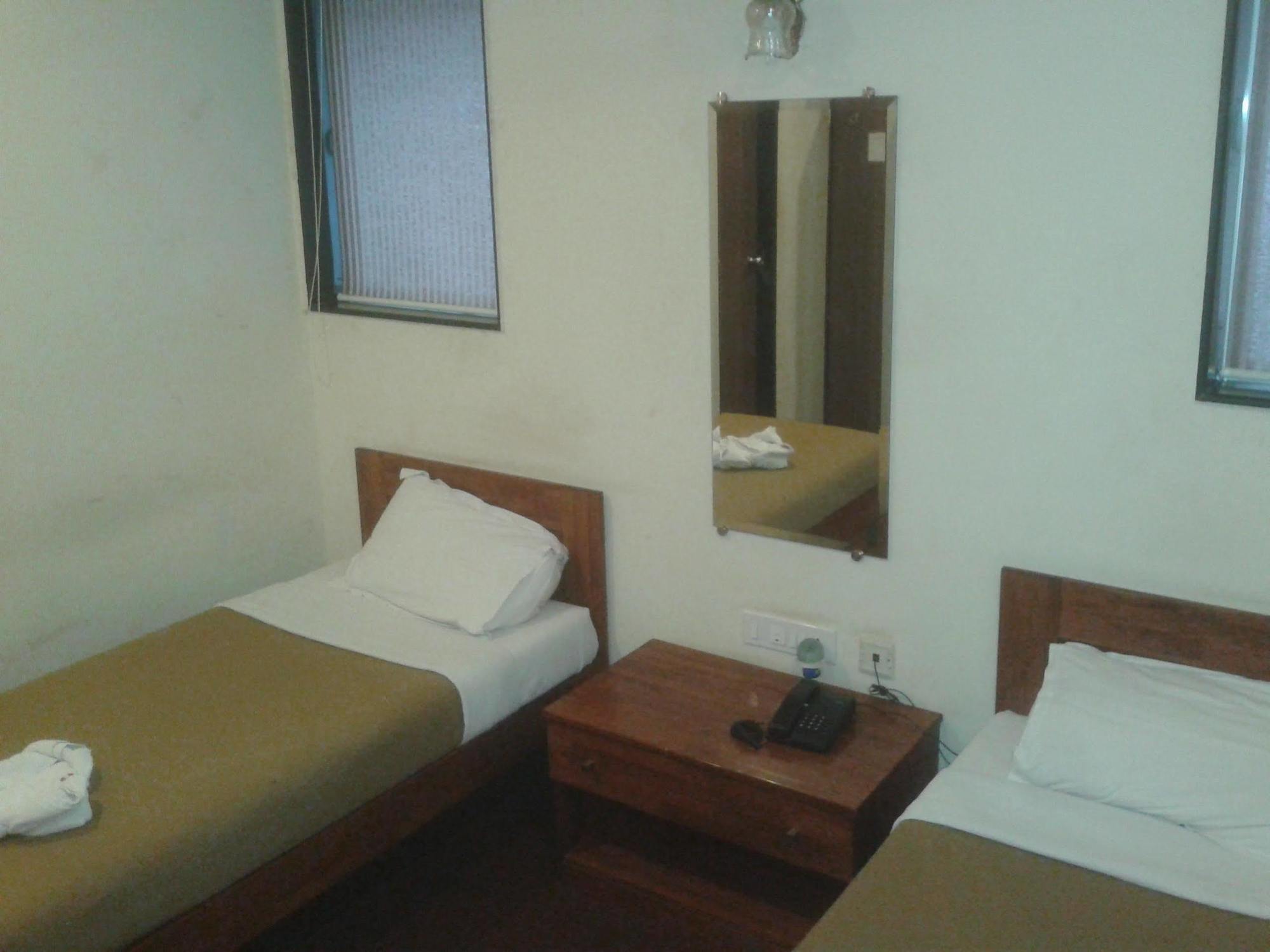 Hotel Q Deck 뭄바이 외부 사진