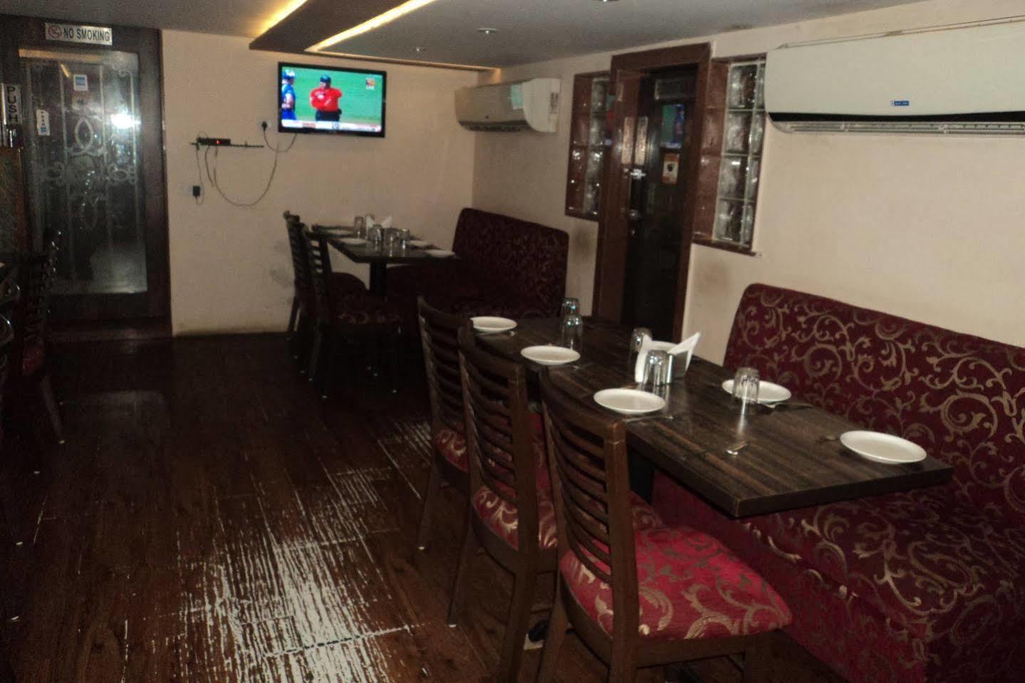 Hotel Q Deck 뭄바이 외부 사진